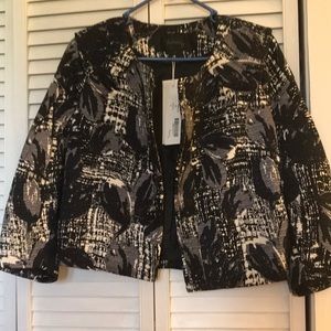 Short coat with professional hand made details and inner lining.